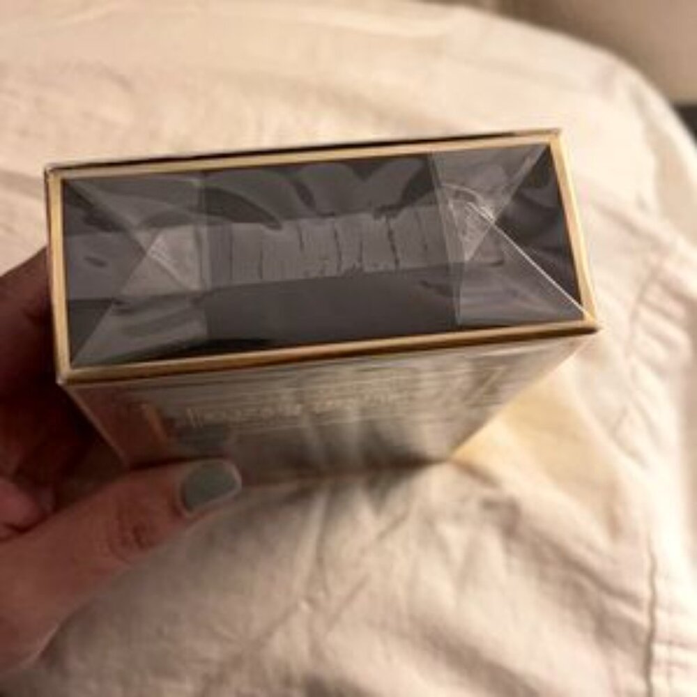 Elizabeth and James “Nirvana” BLACK Eau De Parfum spray NIB DISCONTINUED - Picture 4 of 4